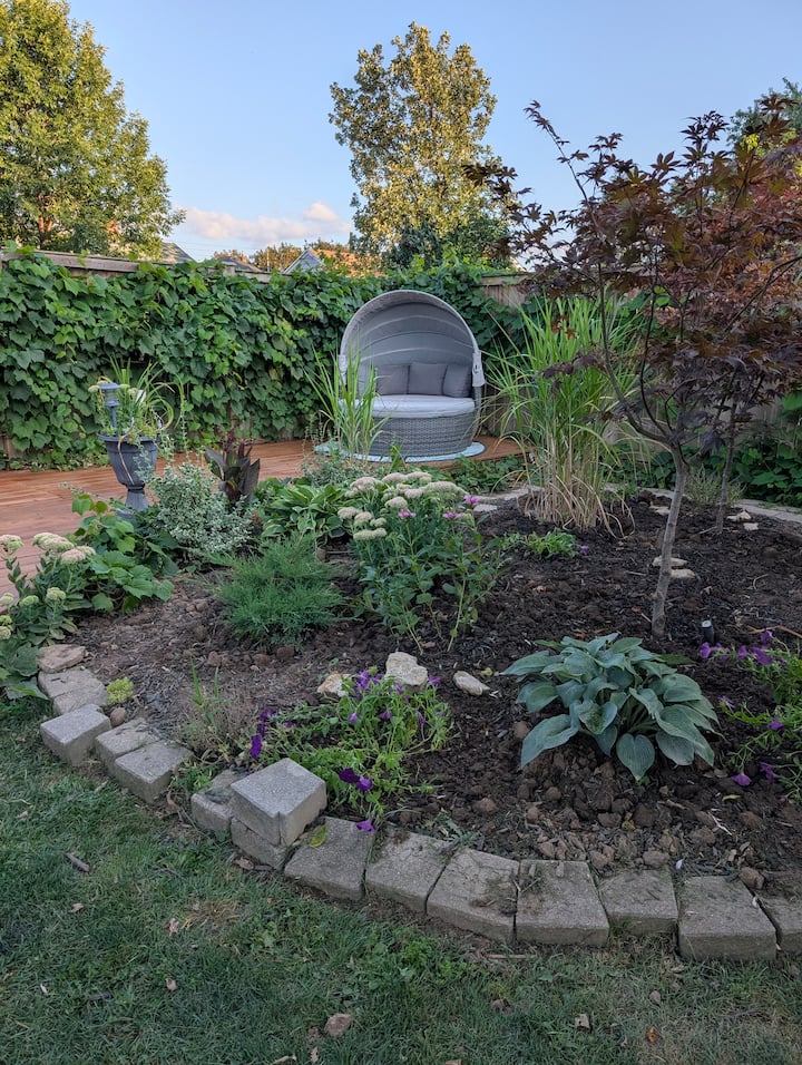 Cottage In The City

Steps To Jurivinski Hospital - Hamilton