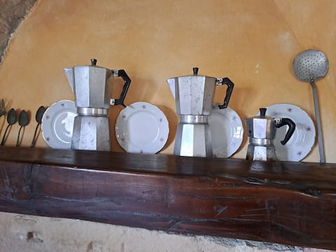 Annuncio Airbnb popolare: My country house: garden, quiet, towers view! a San Gimignano