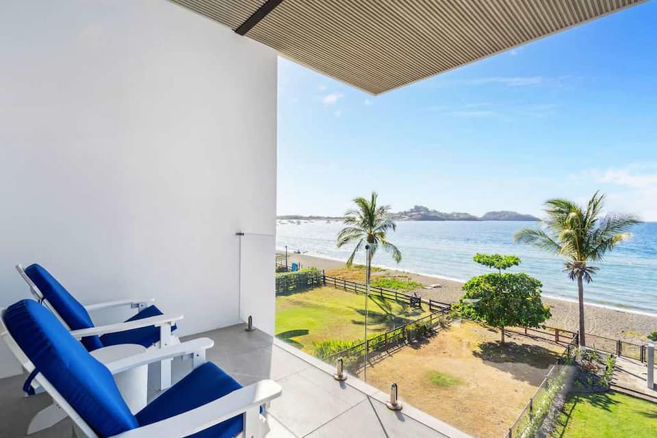 A beachfront villa on Playa Potrero, Potrero, Guanacaste, Costa Rica, photo 4 of 10