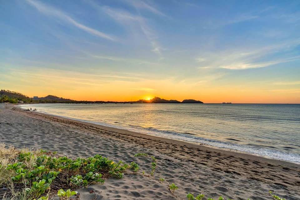 A beachfront villa on Playa Potrero, Potrero, Guanacaste, Costa Rica, photo 6 of 10