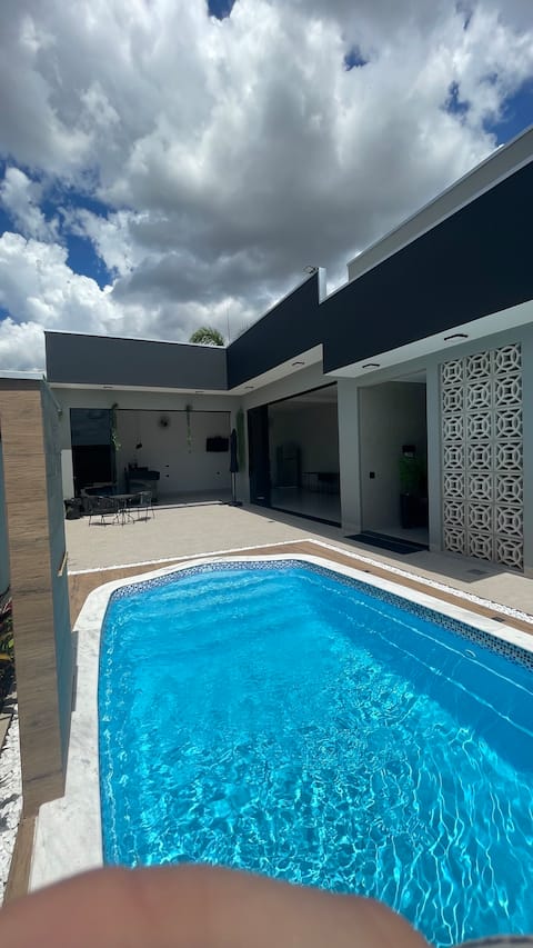 Entire place in Assis with leisure area!