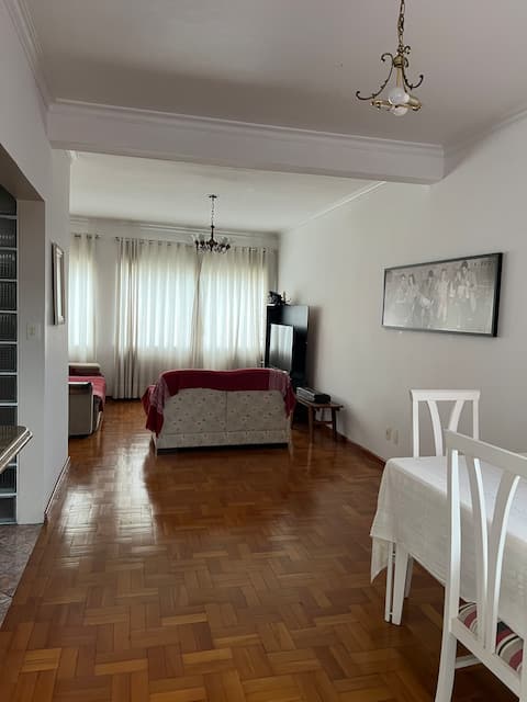 Top performing Airbnb: Non-downtown urban retreat in Bom Fim