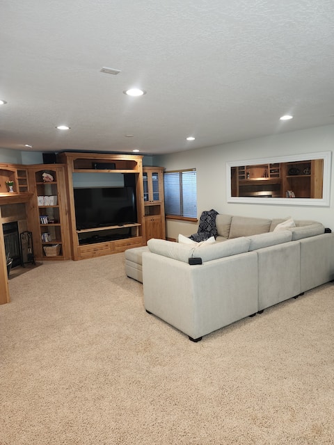 Top performing Airbnb: Spacious Vacation Place W/Hot Tub in South Jordan