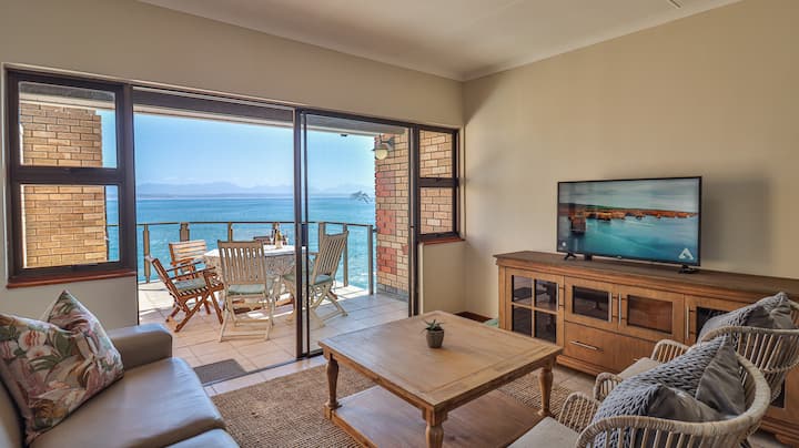 Wake To Waves – Stunning Sea Views & Space - Mossel Bay