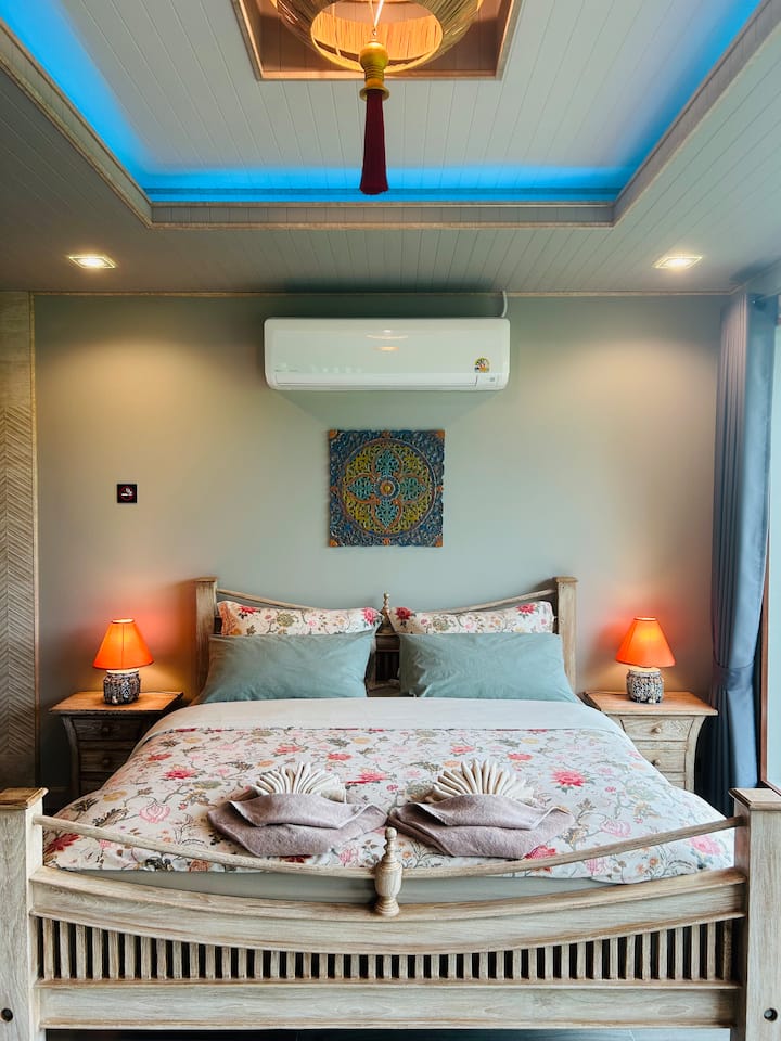 ชุดเครื่องนอนเรามีหลายสีจะเปลี่ยนไปตามวันที่เราจัดให้