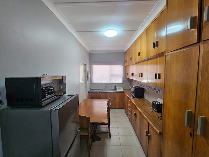 3 Separate Units On 1 Premise With A Lot Of Space - Bloemfontein