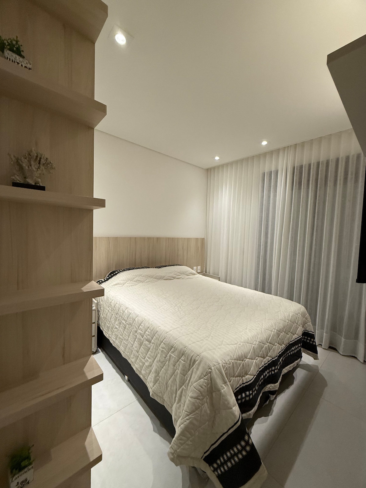 Dhoma gjumi 1: Krevat dopio në suitë.