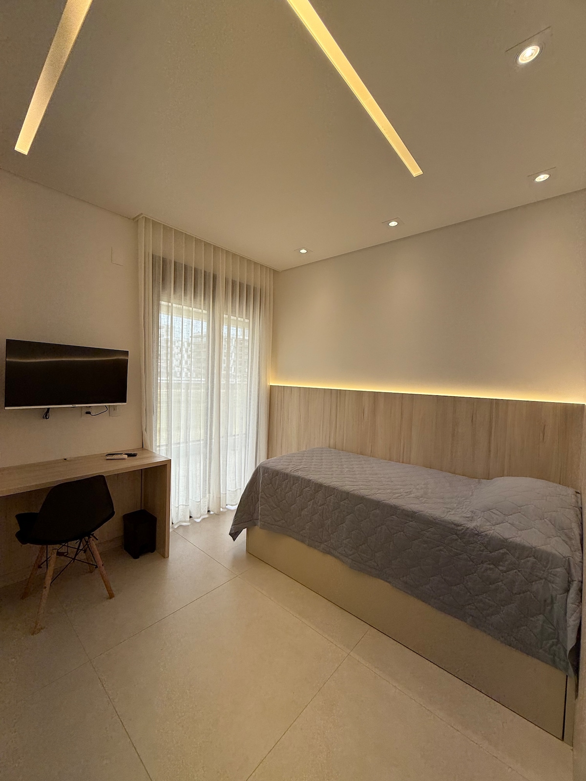 Krevat tek me krevat që mund të paloset, i cili mund të shndërrohet në krevat dopio.