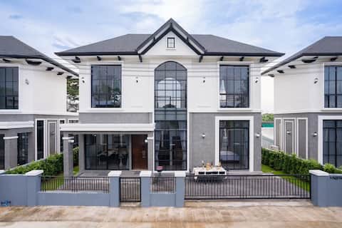 Magma house pool villa