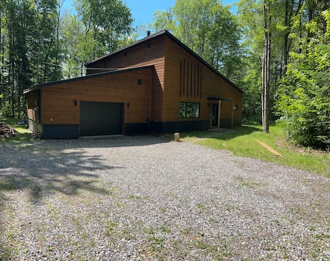 Cottage in nature – Le Riley
