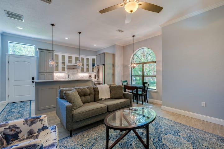 Classy Casita Crescent Lake. Entire Guesthouse - Crescent City, FL