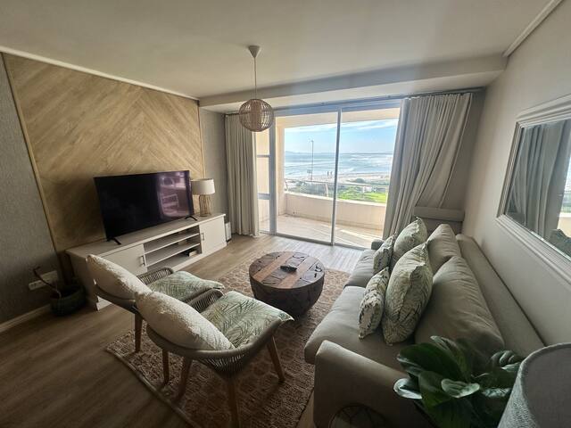 Apartment at Lagoon Beach gallery image 2