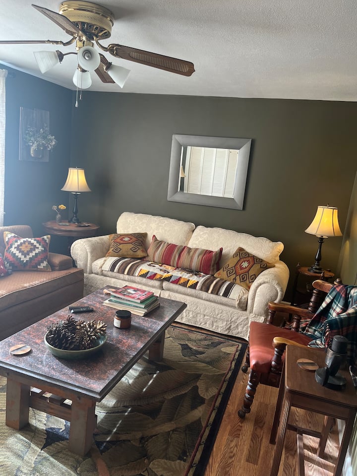 Brewside Bliss- 4 Bed 2 Bath - Muncie, IN