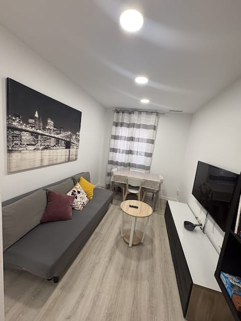 Anuncio de Airbnb popular: Cozy Bajo, close to everything en Zaragoza