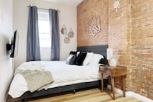 The Cardinal 810 D | 3BD/1BA Centrally Located Apt