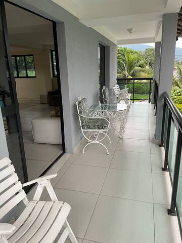 Ideal spot for family and friends ! gallery image 5