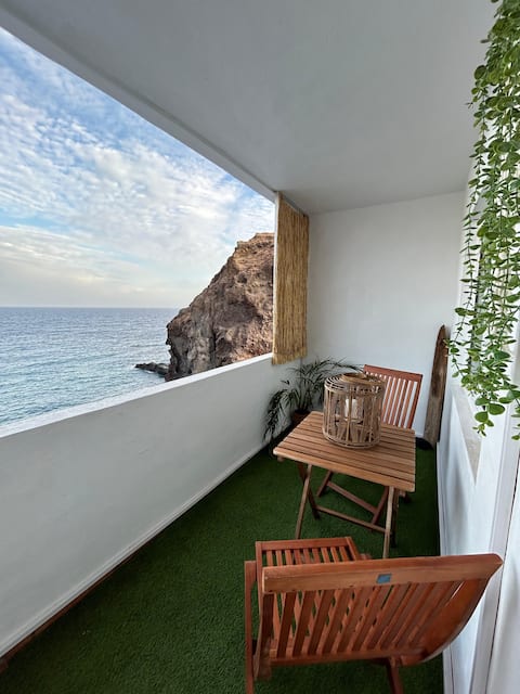 Sea view · 1 min from the beach · Relax & WiFi