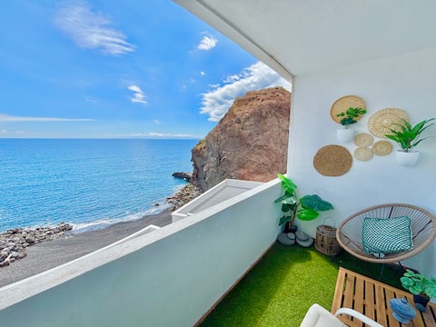 Sea view · Beach 1 min · Terrace & Relax