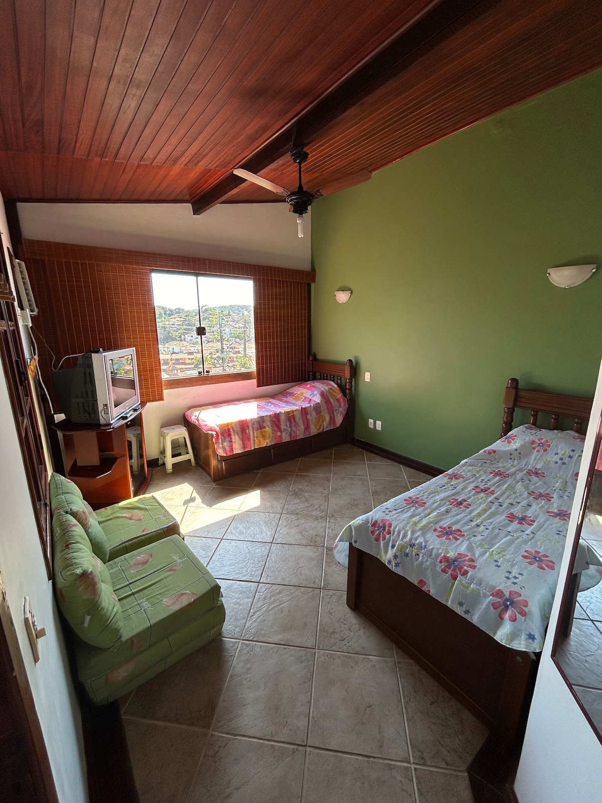 Habitación 2 con 2 camas (4 camas individuales)