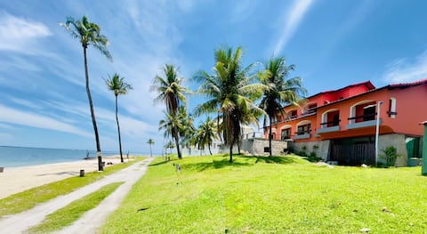Beach house - Swimming pool and barbecue area.