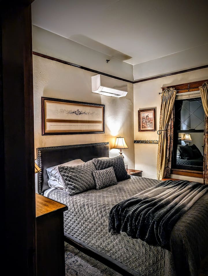 Unidad dividida de aire acondicionado y calefacción, 3/4 baño adjunto 