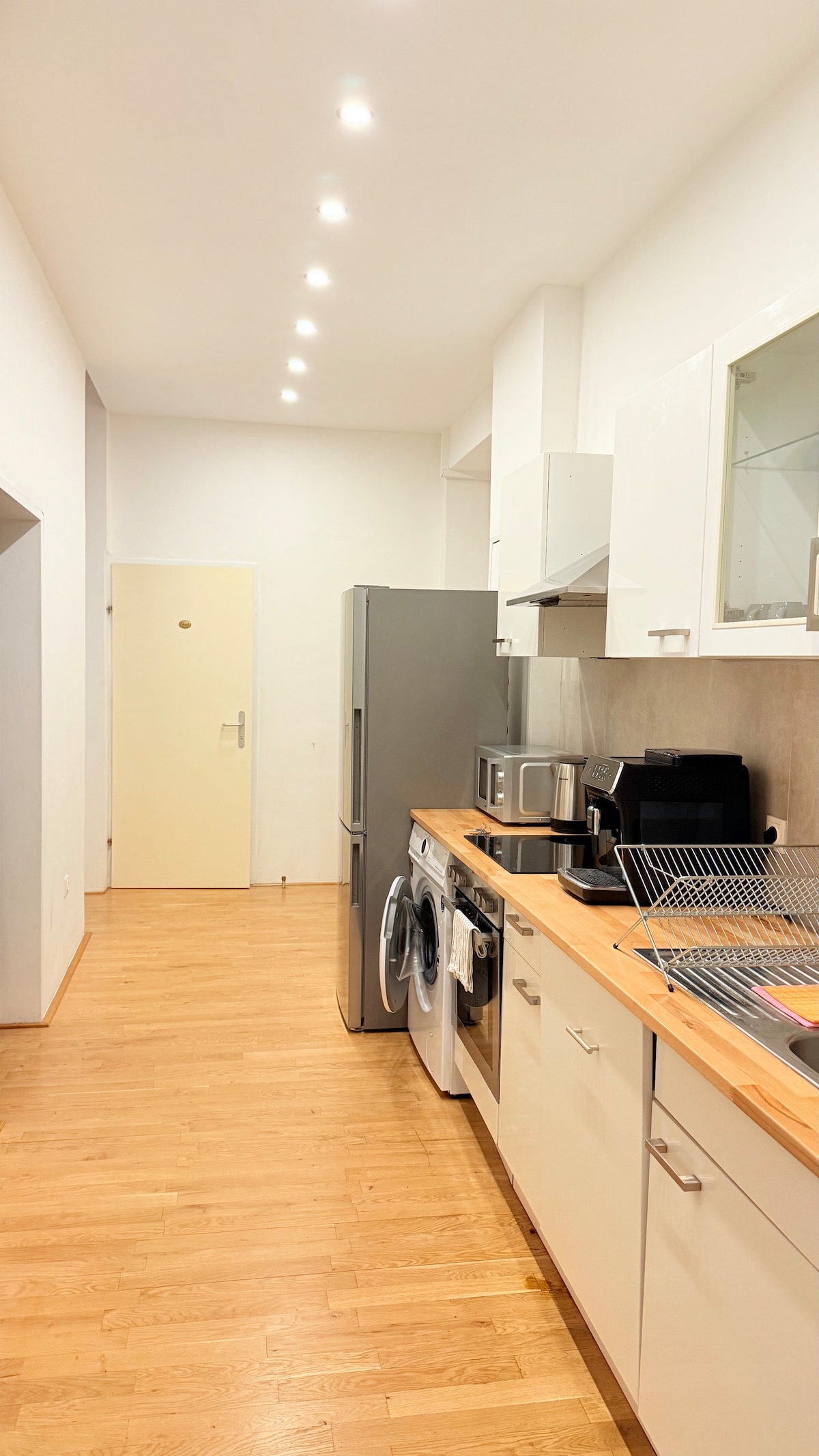 Full kitchen image 3