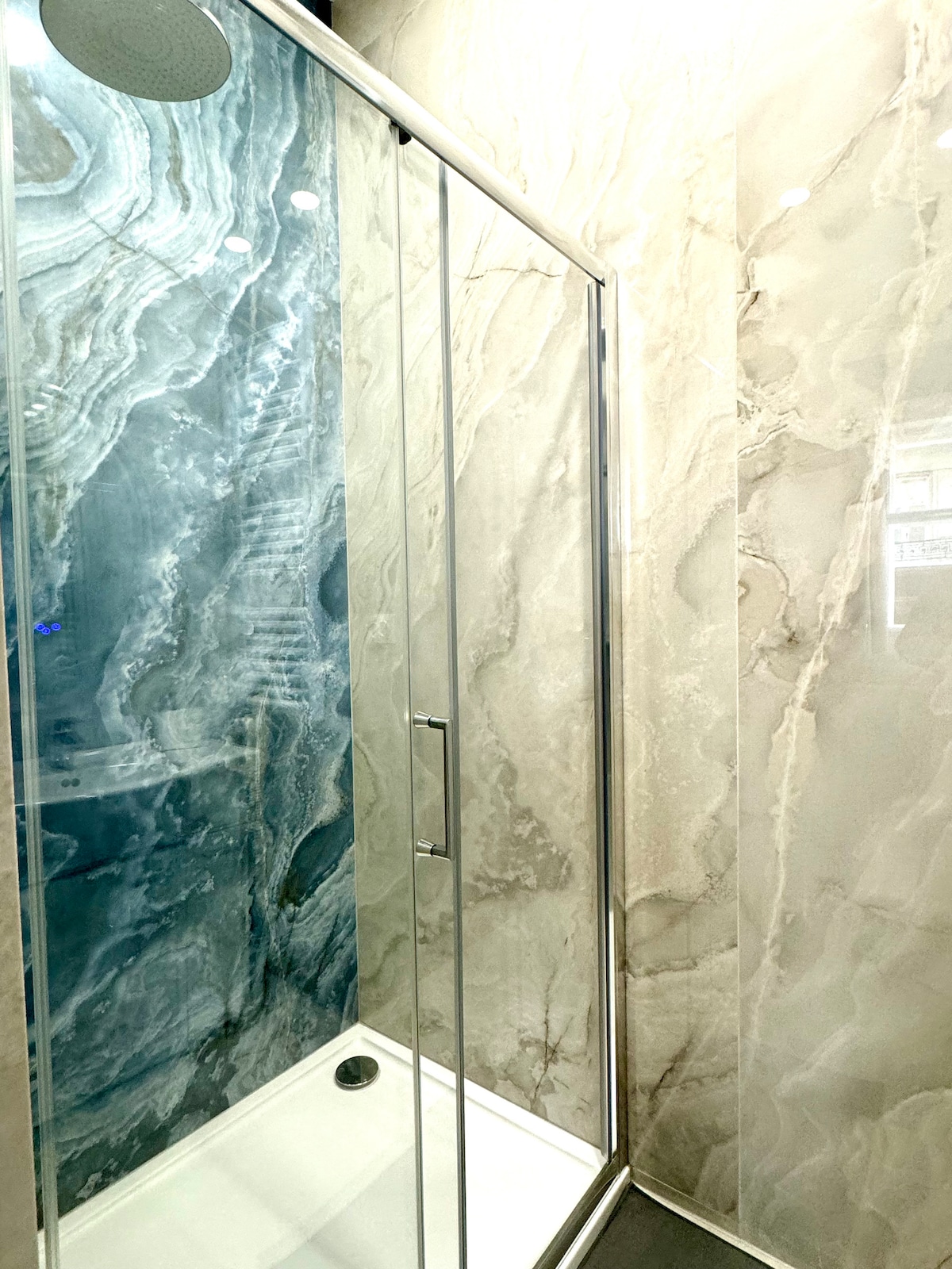 Full bathroom 2 image 3