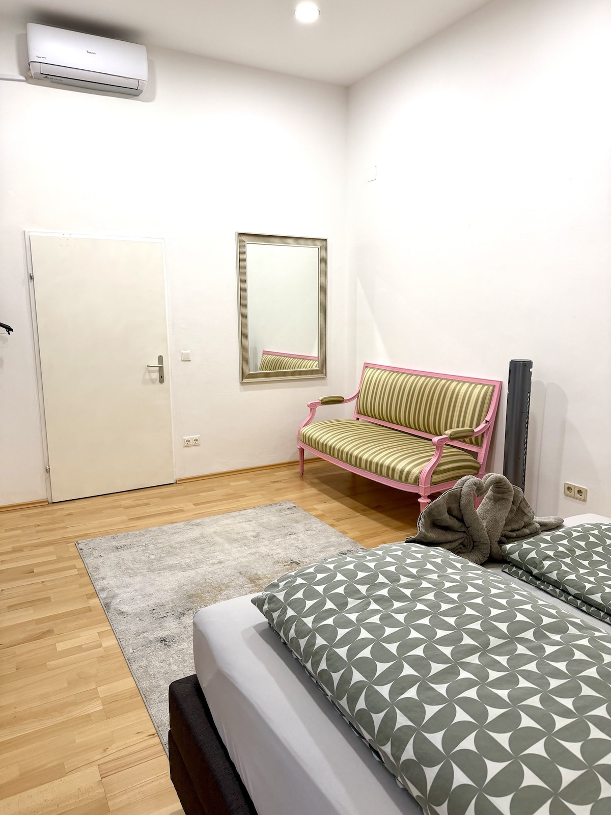Bedroom 3 image 2