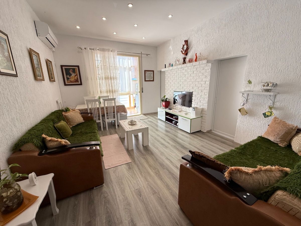 Listing 1306728414722843156