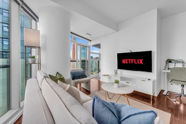 Luxe Toronto Condo & Parking, Cn Tower & Lake View - Toronto