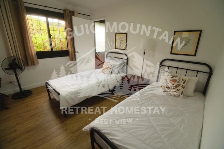 2 jednolôžka
1. poschodie – vhodné pre seniorov a osoby so zdravotným postihnutím
s vlastným WC a vaňou