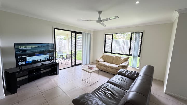 Beautiful 4 Bdr House With Ensuite And A/c - Brisbane