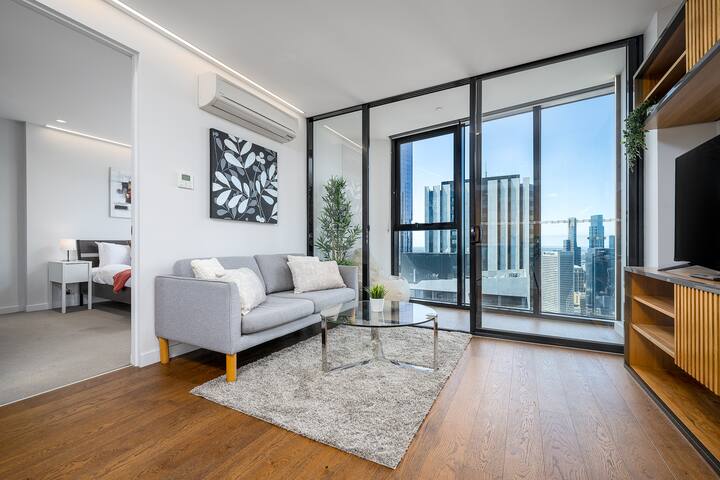 3BR w/ 180° Ocean & City Views | Pool, Spa & Gym gallery image 2