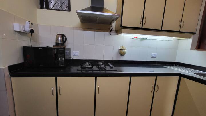 Full kitchen image 1