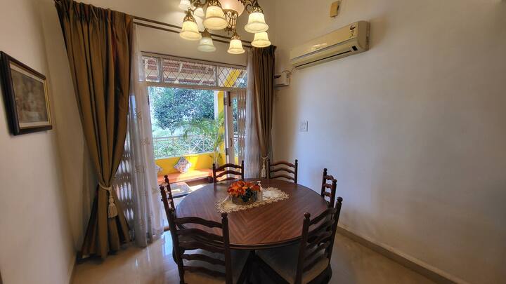 Dining area image 2