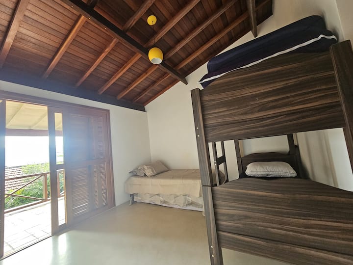 เตียงเดี่ยว 1 หลัง + เตียงเสริม (1)
เตียงสองชั้น 1 หลัง
ที่นอนแยกกัน 4 อันสามารถแบ่งได้ในแบบที่ดีที่สุดเพื่อให้บริการคุณ