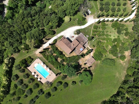 Villa Marroneta | Authentic Tuscan Villa & Pool