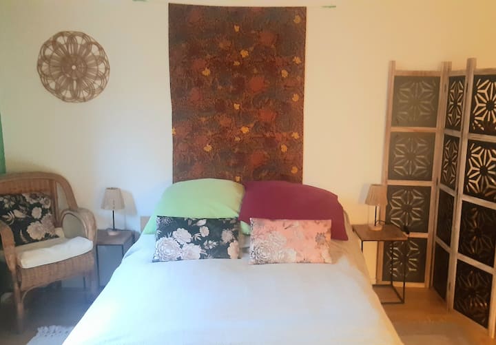 Dhomë e madhe: krevat francez (1,49 m) për dy persona