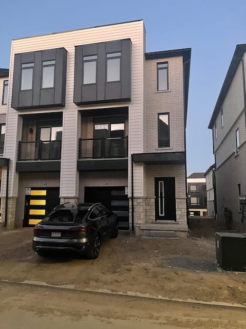 Spacious and Luxurious New Home in Paris, ON