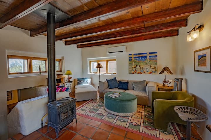Adobe Cottage Near Canyon & St John's Pet Friendly - Santa Fe, NM