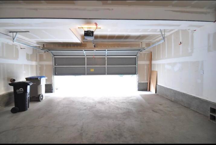 Communication Hills 2-Bedroom Home gallery image 4