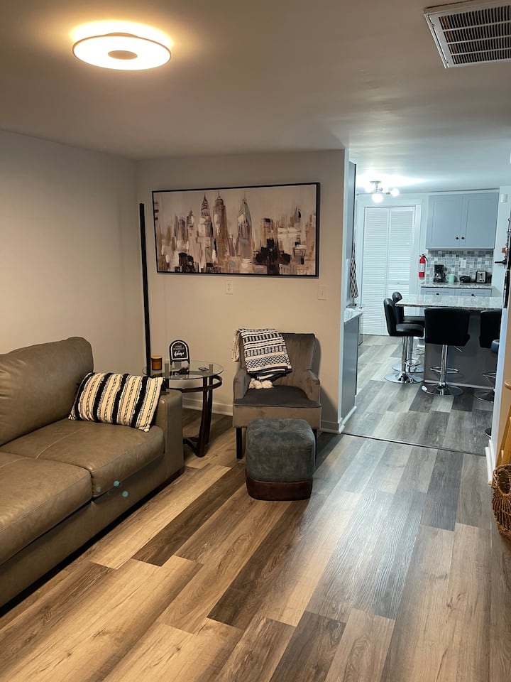 Cozy And Comfortable - Kankakee, IL