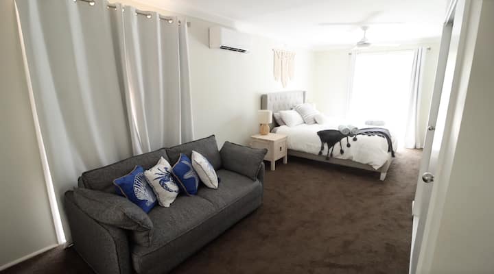 Le canapé Koala peut être transformé en lit queen size