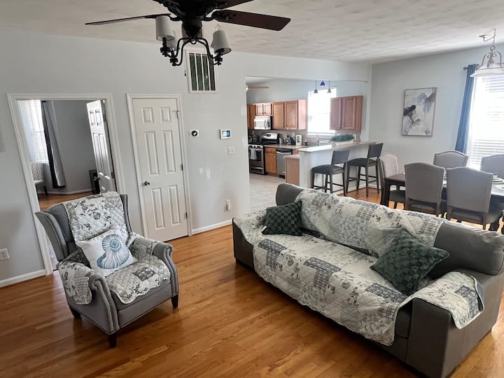 Ocean View Beach House, Sleeps 8 Coastal Luxe - 노퍽