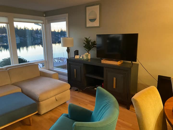 Lakesidebreeze-cozy, Serene, Arcade Room, Hot Tub - Puyallup, WA