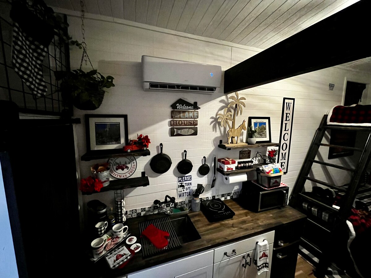 Top performing Airbnb: Tiny House in a Hidden Valley in Phoenix