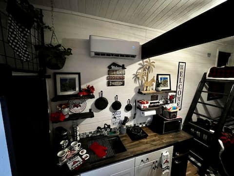 Top performing Airbnb: Tiny House in a Hidden Valley in Phoenix