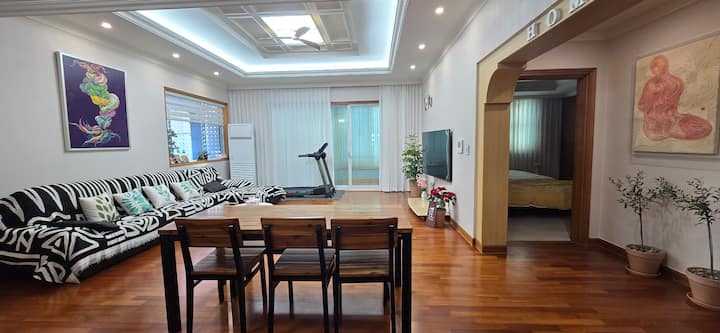 경주가족독채숙소 코지하우스
편안하고 내집 같은 50평 대형 단체 숙소
Cozy House - 경주시
