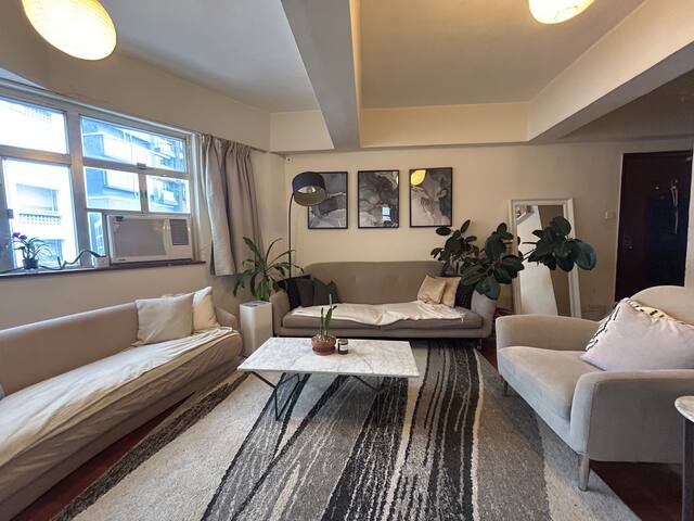 Apartment in Central gallery image 2