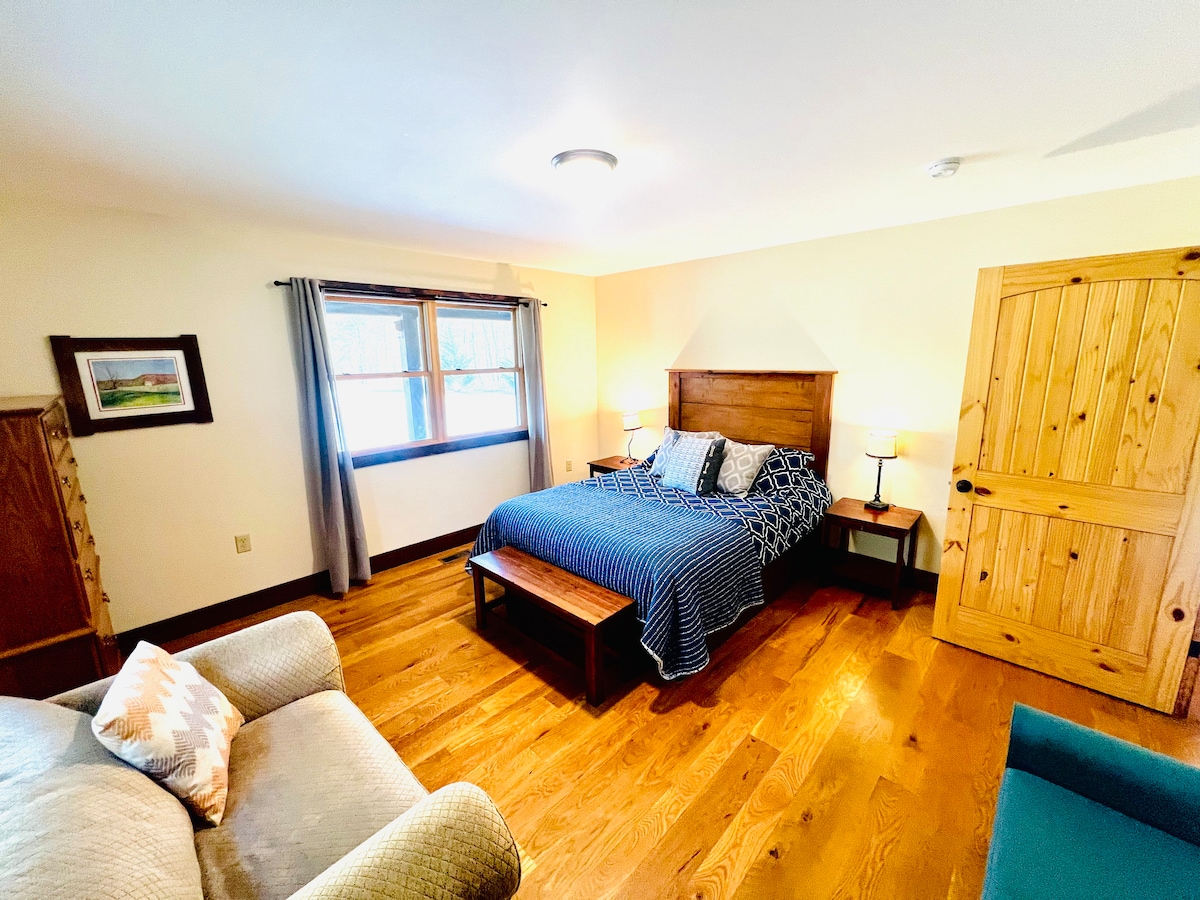 Master Queen Downstairs 